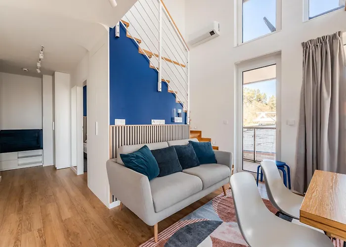 Lighthouse 03 Surfingbird アパート