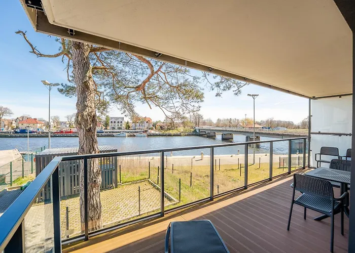 Lighthouse 03 Surfingbird * Mrzeżyno